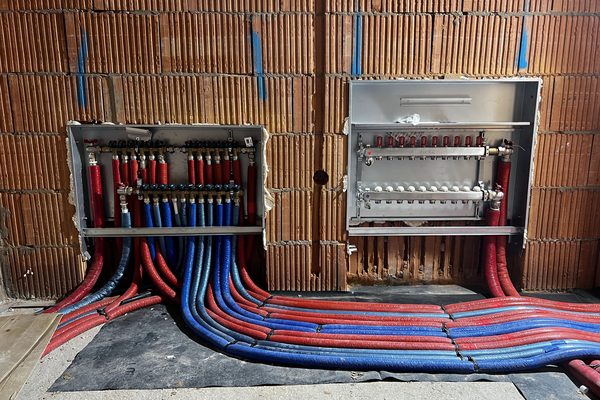 Rozdzielacze instalacji z rurami PEX
