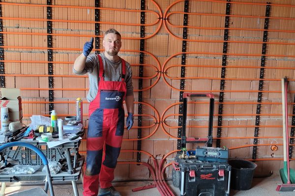 Ekipa na budowie — montaż instalacji — Hydro-Solar
